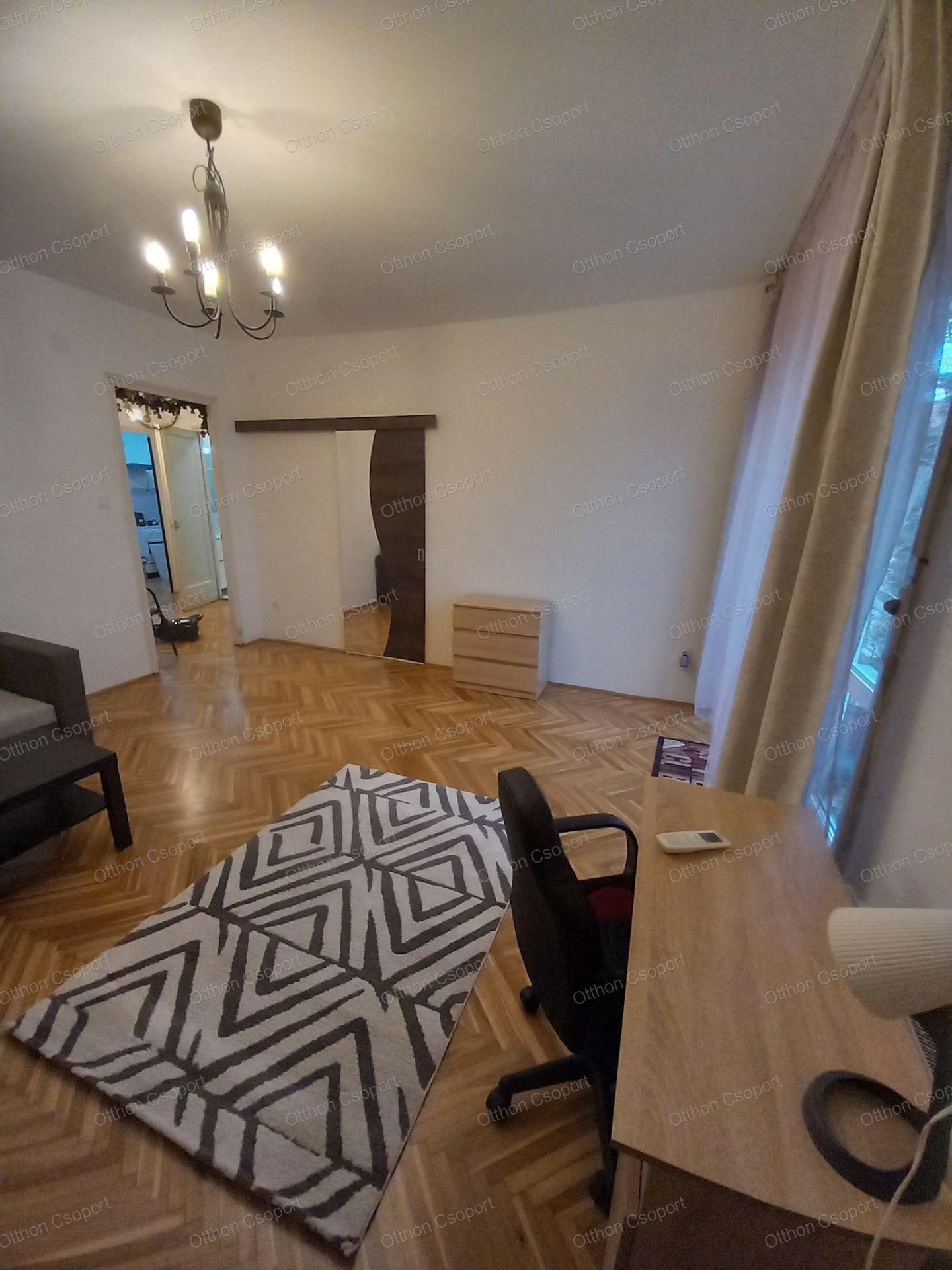 A VÁROSLIGETNÉL 2 SZOBÁS, FELÚJÍTOTT LAKÁS KIADÓ!