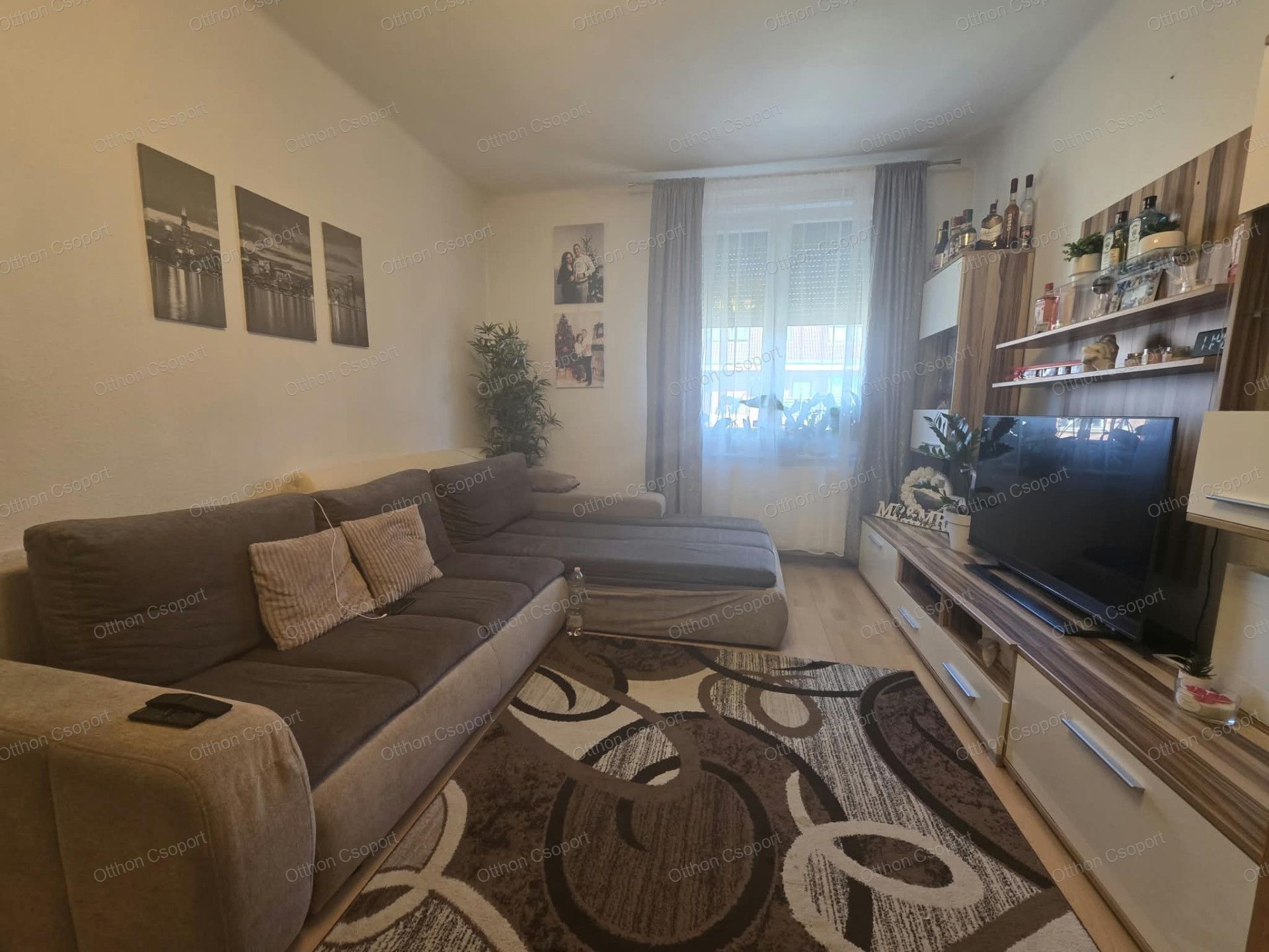 A MESTER UTCA ELEJÉN 1 SZOBÁS, BÚTOROZOTT LAKÁS KIADÓ!