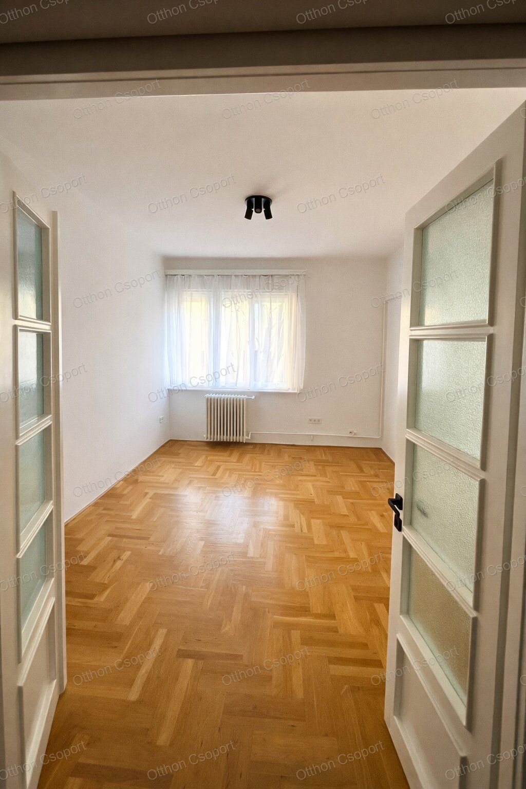 FRISSEN FELÚJÍTOTT, KISÁLLATBARÁT GARZON KIADÓ A NAPHEGYEN – AZONNAL KÖLTÖZHETŐ!  KIADÓ | I. kerület – Naphegy, Fenyő utca