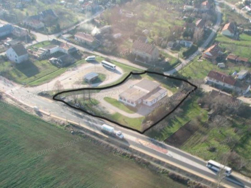 Ideális fekvésű kereskedelmi ingatlan