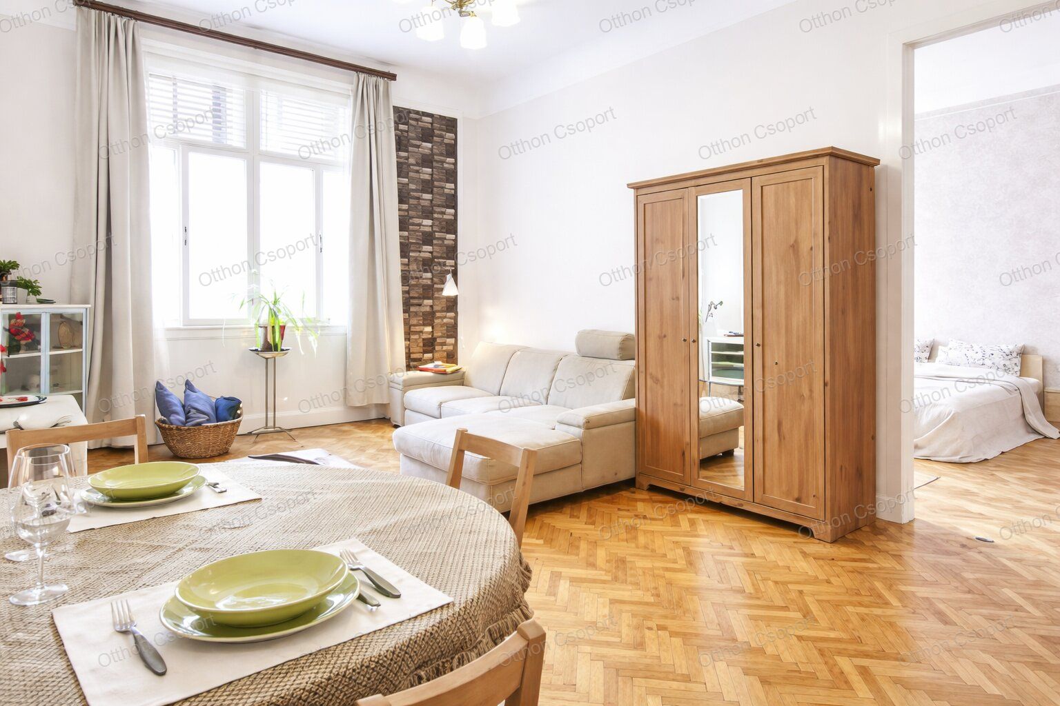 BELVÁROSI, ERKÉLYES LAKÁS A PAULAY EDE UTCÁBAN – AZONNAL KÖLTÖZHETŐ!   KIADÓ | VI. kerület – Paulay Ede utca