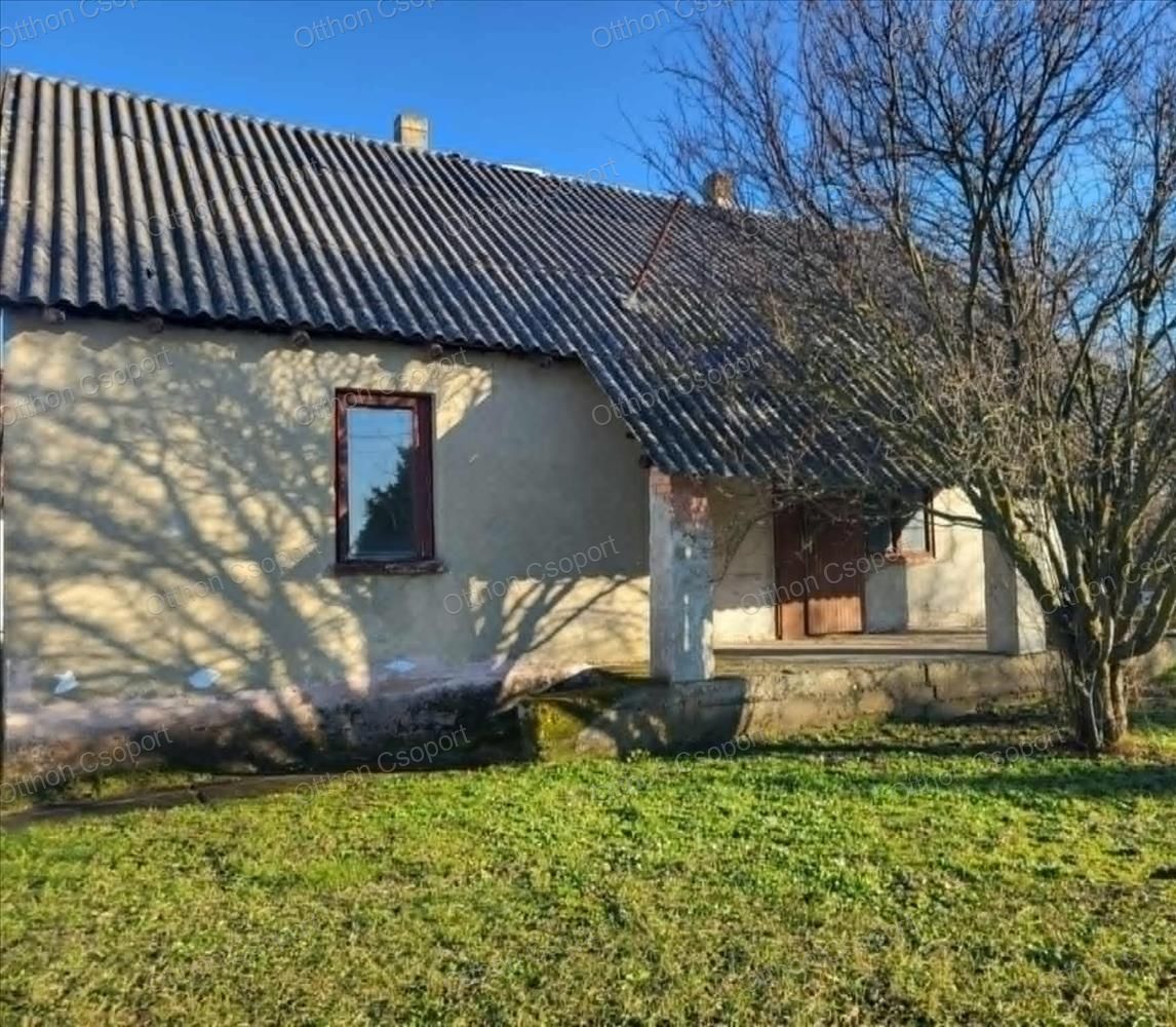 Nyugalom a tóparton - Felújítandó családi ház eladó közvetlenül a tulajdonostól