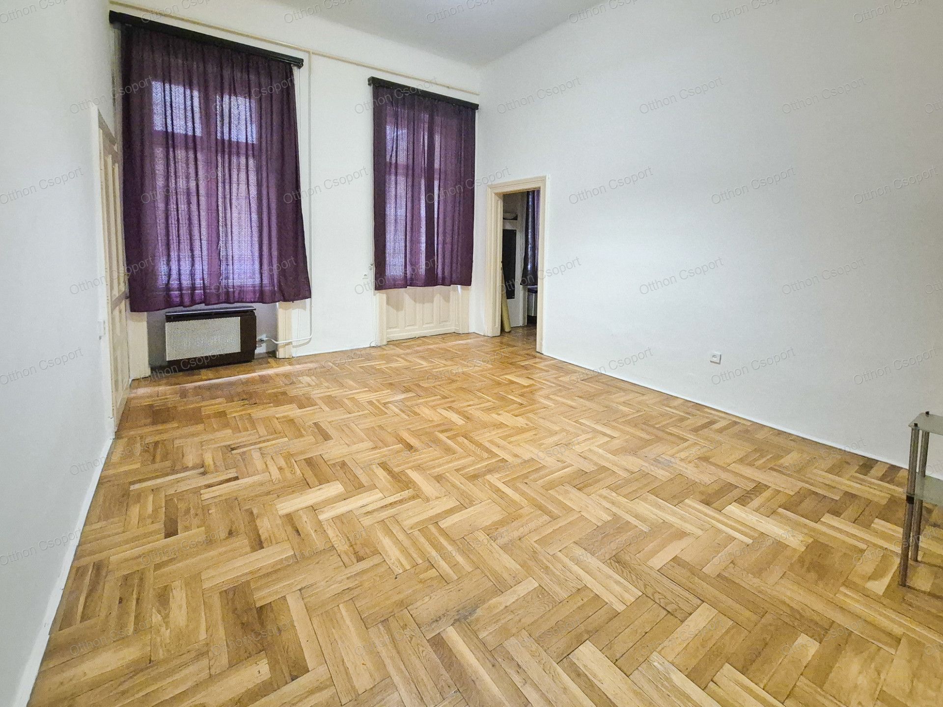 Eladó Bp. V. kerületében egy 61 m²-es, 2 szobás, első emeleti lakás liftes társasházban