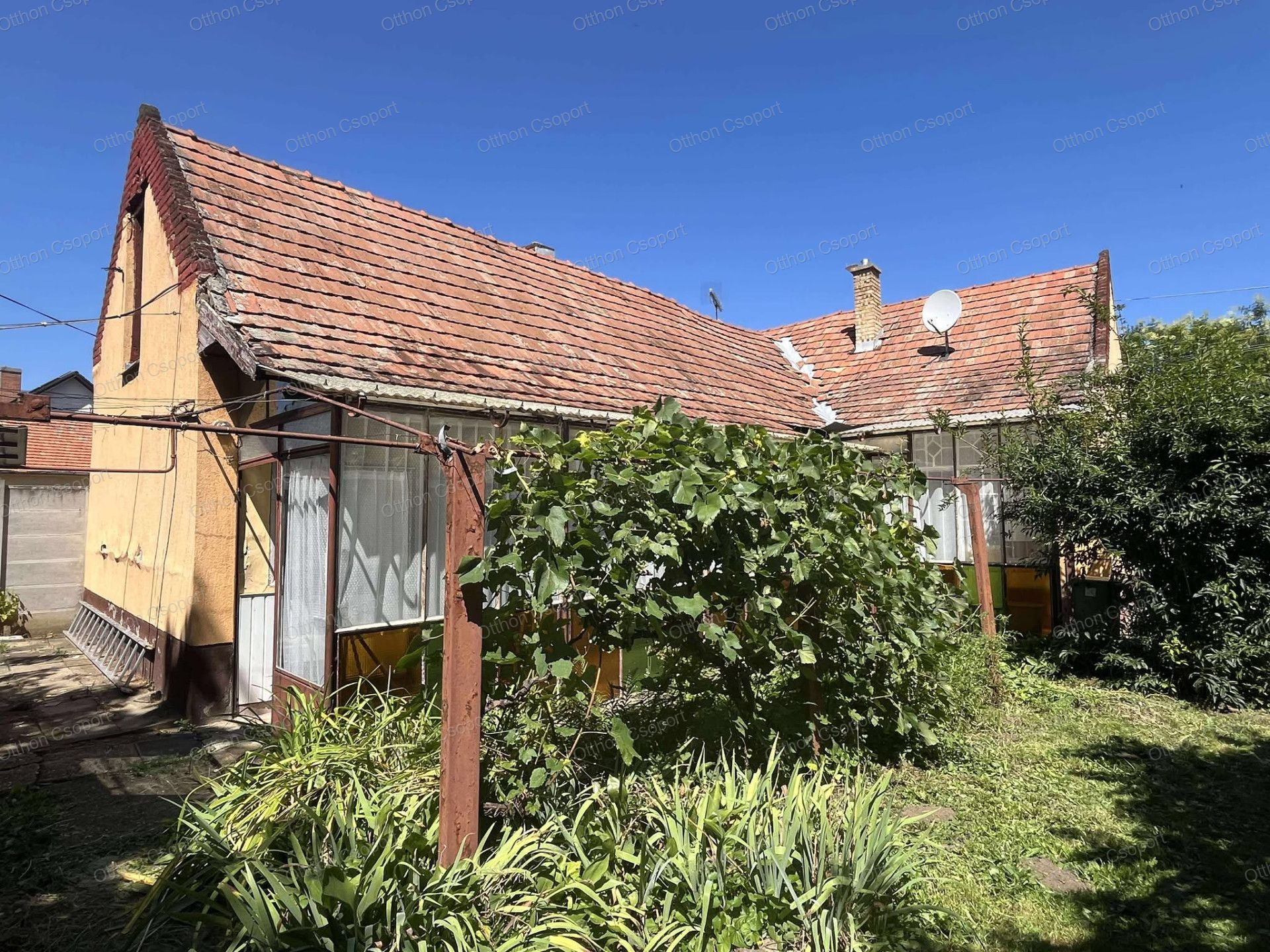 ELADÓ ELBONTANDÓ-FELÚJÍTANDÓ HÁZ-ÉPÍTÉSI TELEK