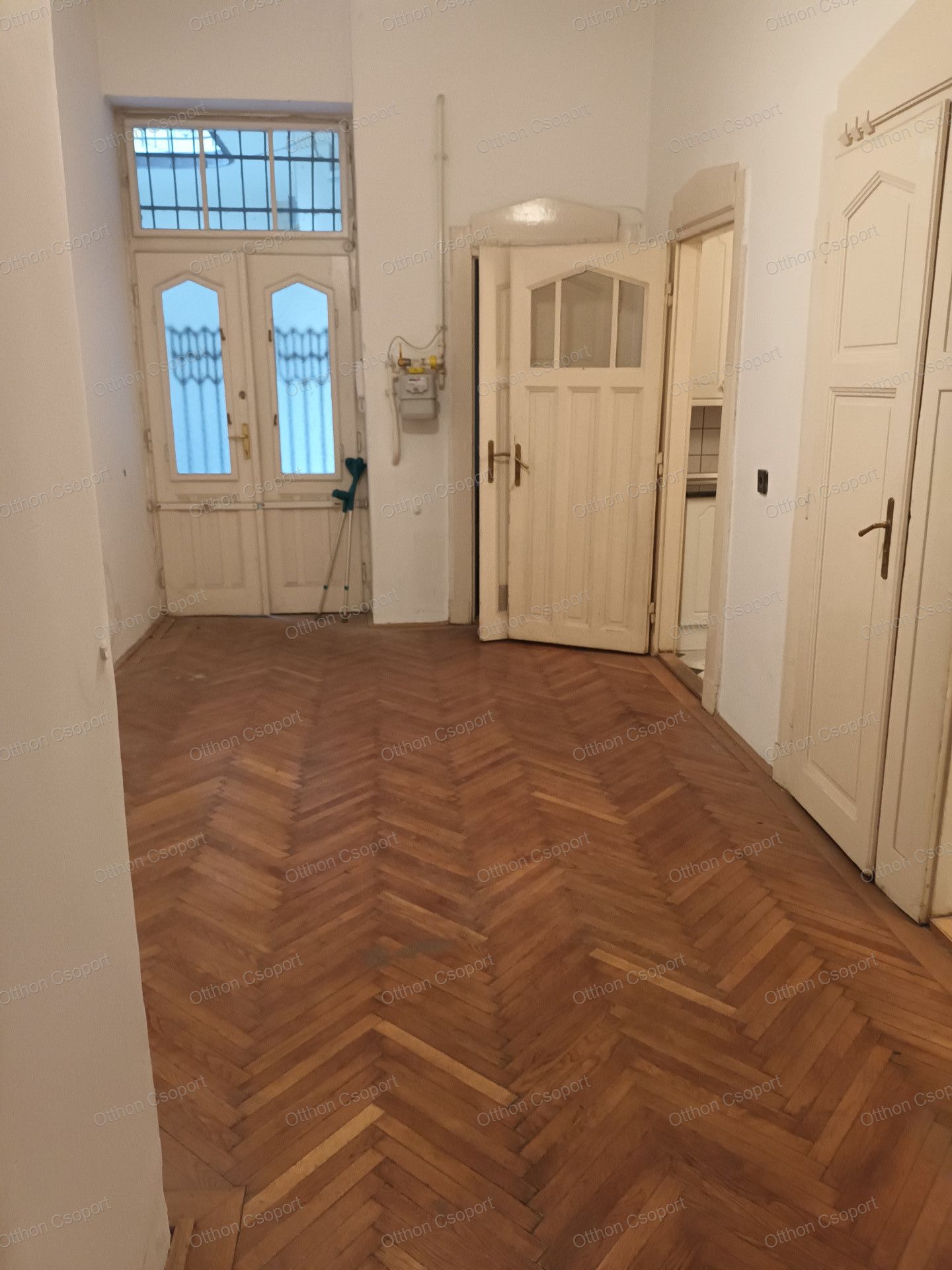 Bp. V. kerületben, a Honvédelmi Minisztériummal szemben, 94 nm-es, 3+2 szobás lakás eladó