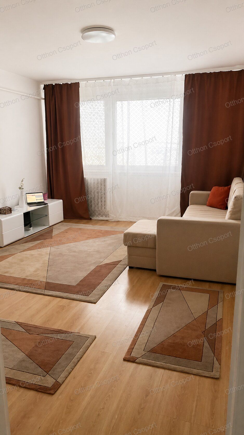  PANORÁMÁS, ERKÉLYES 3 SZOBÁS LAKÁS KIADÓ A X. KERÜLETBEN – FRISSEN FELÚJÍTVA!  AZONNAL KÖLTÖZHETŐ | GYEREKKEL IS | MAXIMUM 4 FŐ RÉSZÉRE  KIADÓ | Budapest X. kerület – Bányató utca