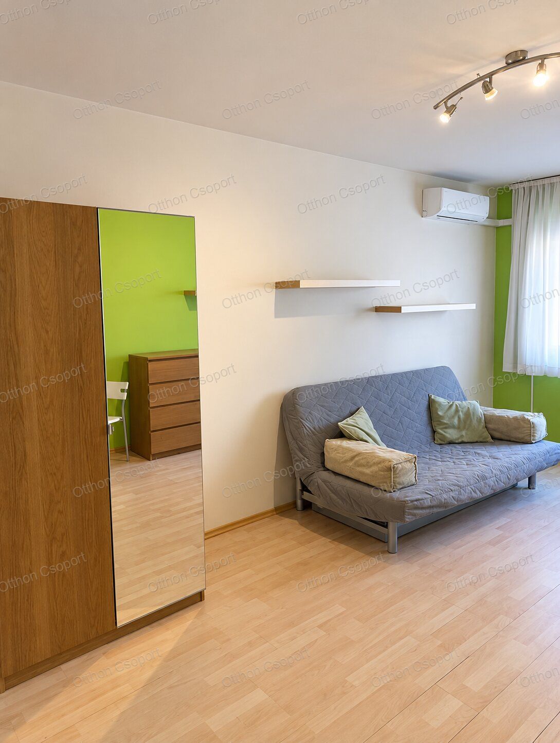  Klímás, bútorozott garzon a Corvin sétánytól egy sarokra – 200.000 Ft/hó!     Budapest VIII. kerület, Futó utca 31 m² | Amerikai konyhás, 1 szobás | 1. emelet, lift van