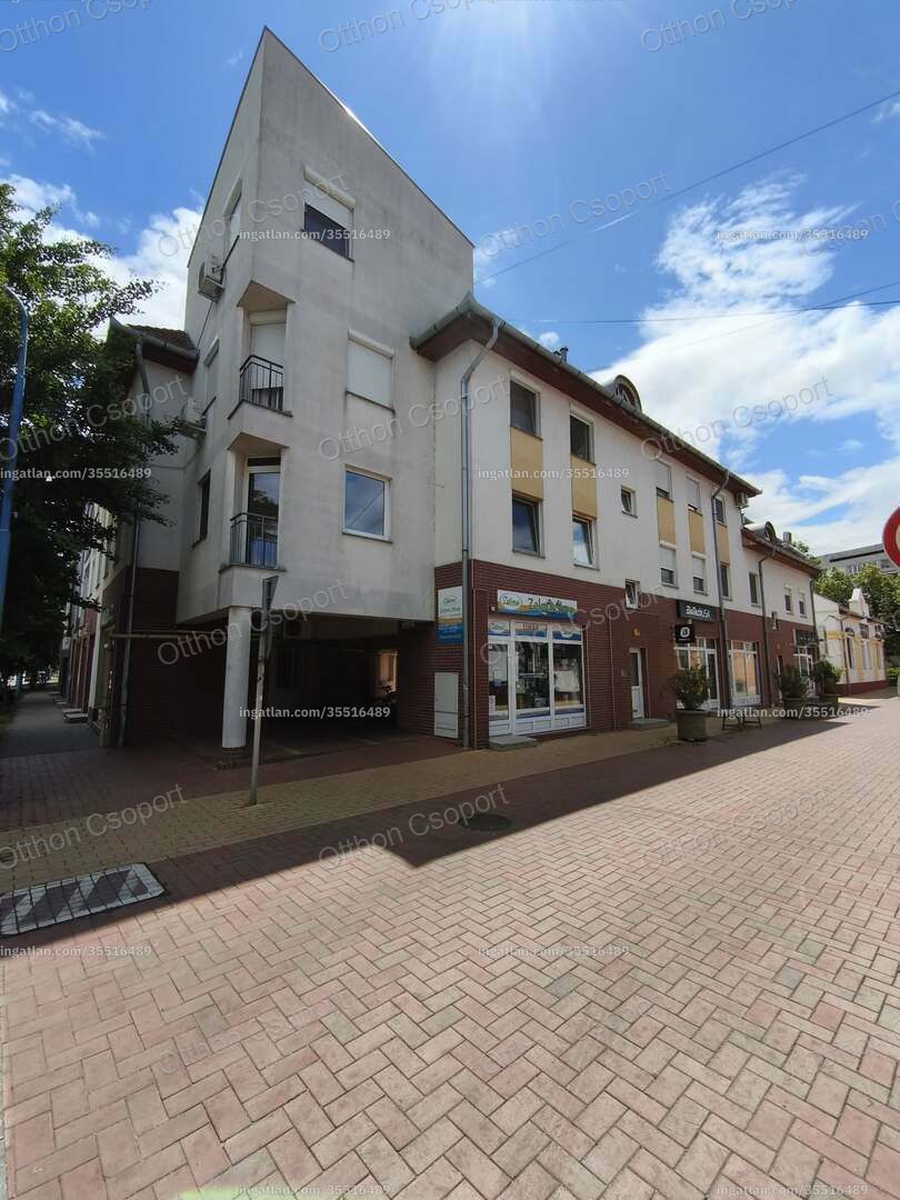 Szentesen a Horváth Mihály utcában egy 50m2 -es 3. emeleti, téglalakás eladó
